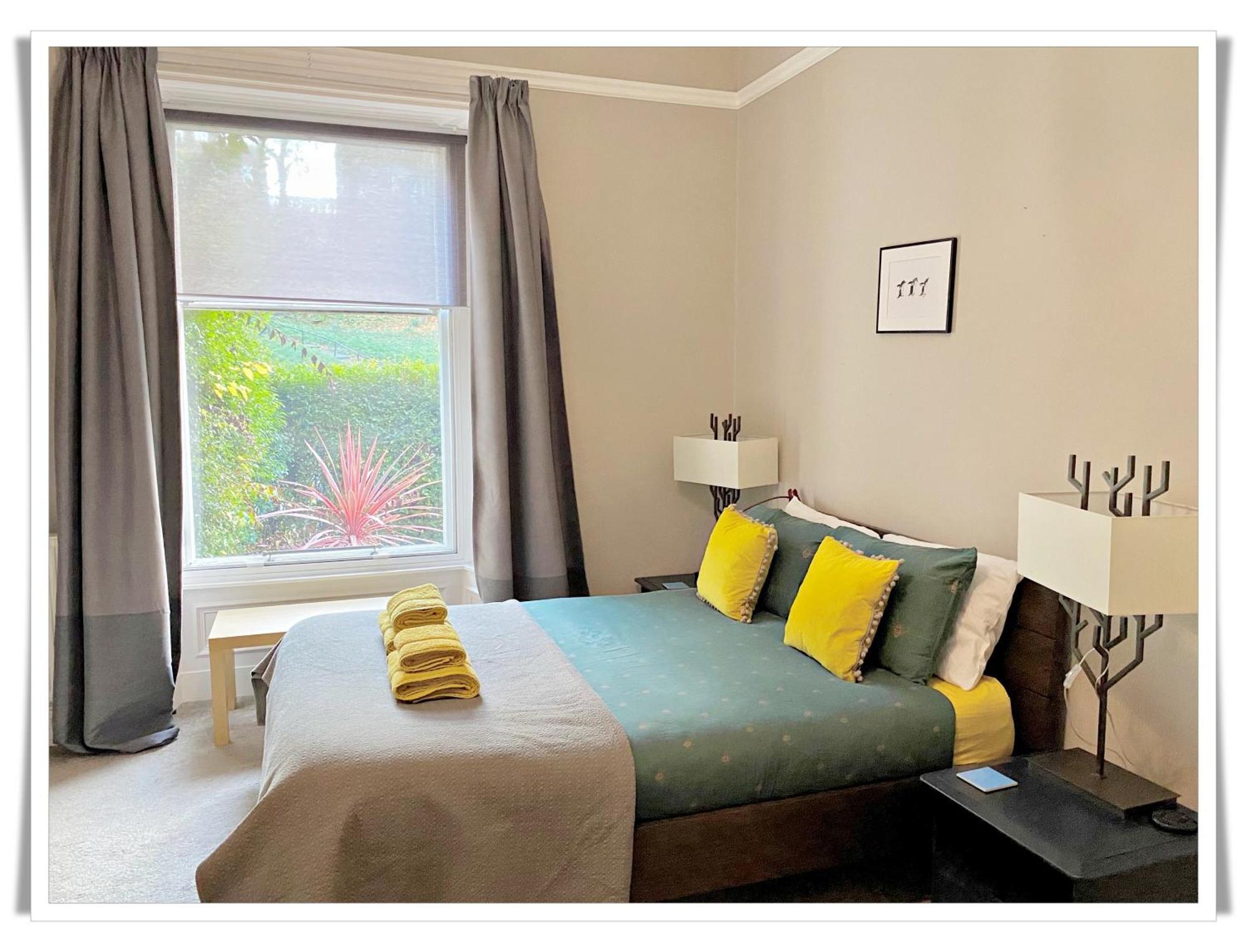Beautifully Decorated 2bed Apt- Gem In Center *